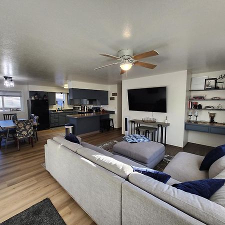Newly Furnished Relaxing Stay Fairbanks Bagian luar foto