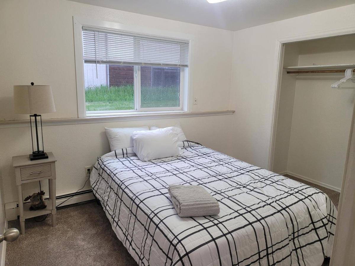 Newly Furnished Relaxing Stay Fairbanks Bagian luar foto